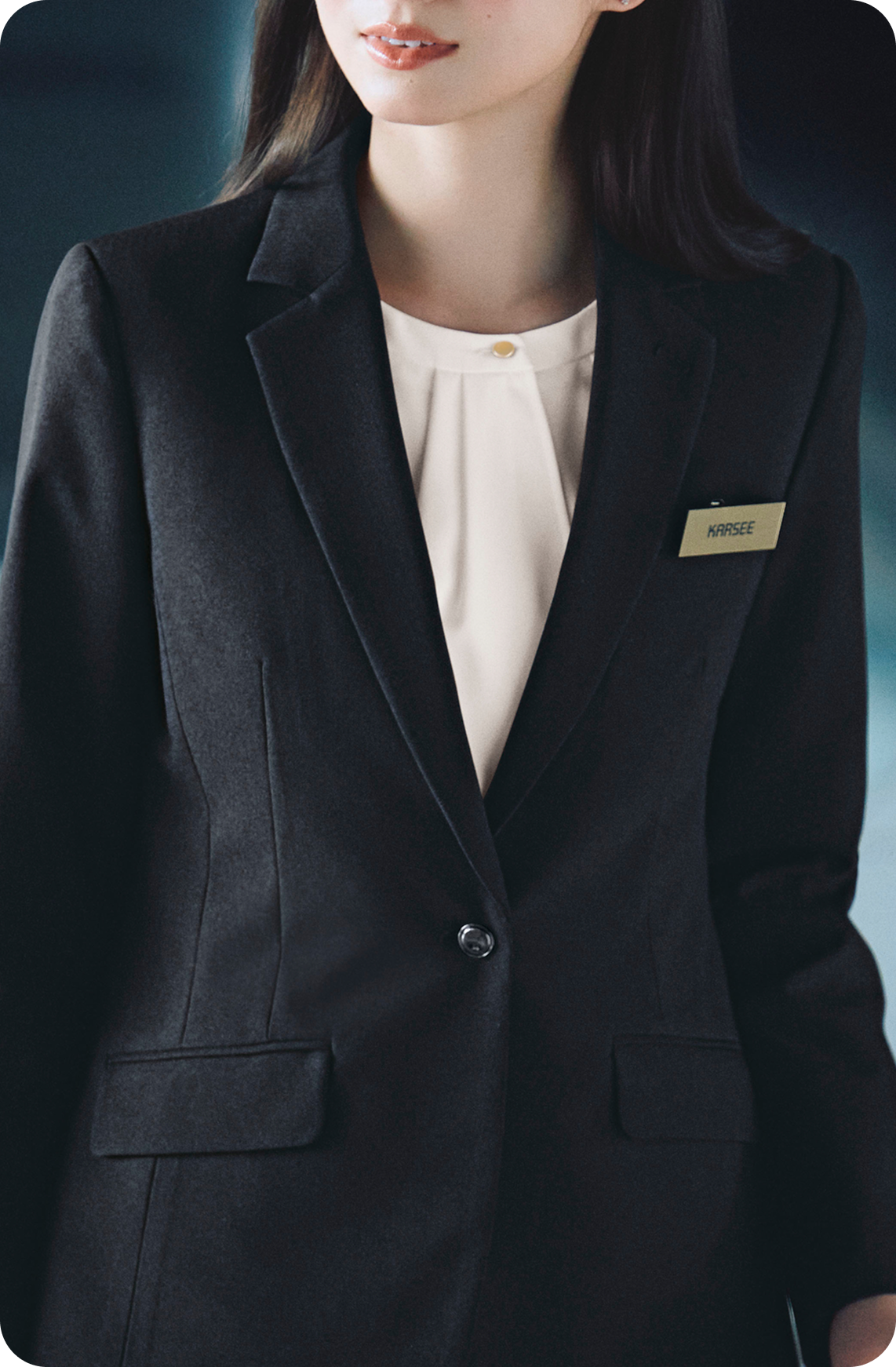 女性用ジャケットの肩の部分